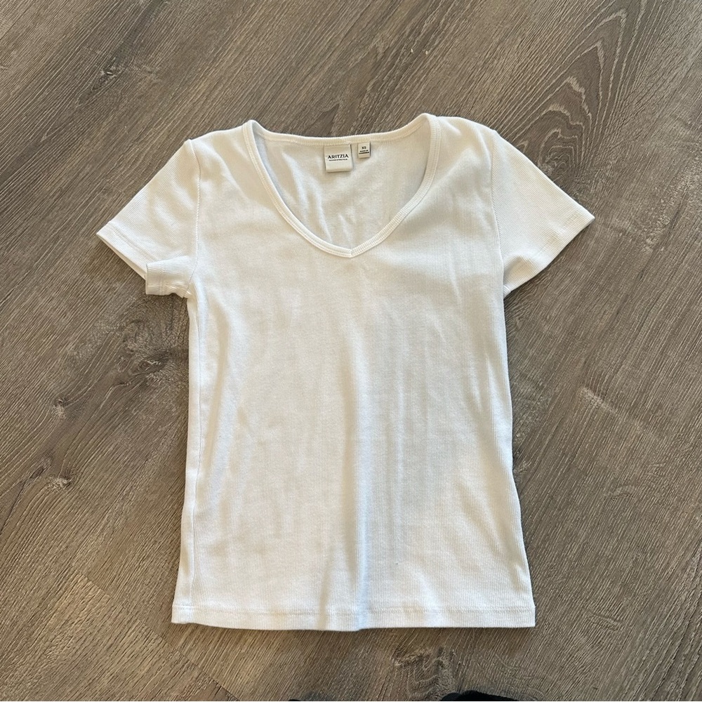 Aritzia white vneck neck cotton short sleeve top Size XS